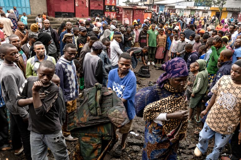 epa11859009 Residents recover items left in the street following an attack by Rwandan-backed M23 rebels in Goma, North Kivu, Democratic Republic of Congo, 28 January 2025. Bodies were lying in the streets of the city following intense fighting between the soldiers of the Armed Forces of the Democratic Republic of the Congo, FARDC, and Rwandan-backed M23 rebels. EPA-EFE/STR