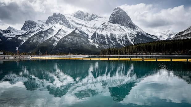 Paraglider dies in Alberta after crashing into mountain near Canmore
