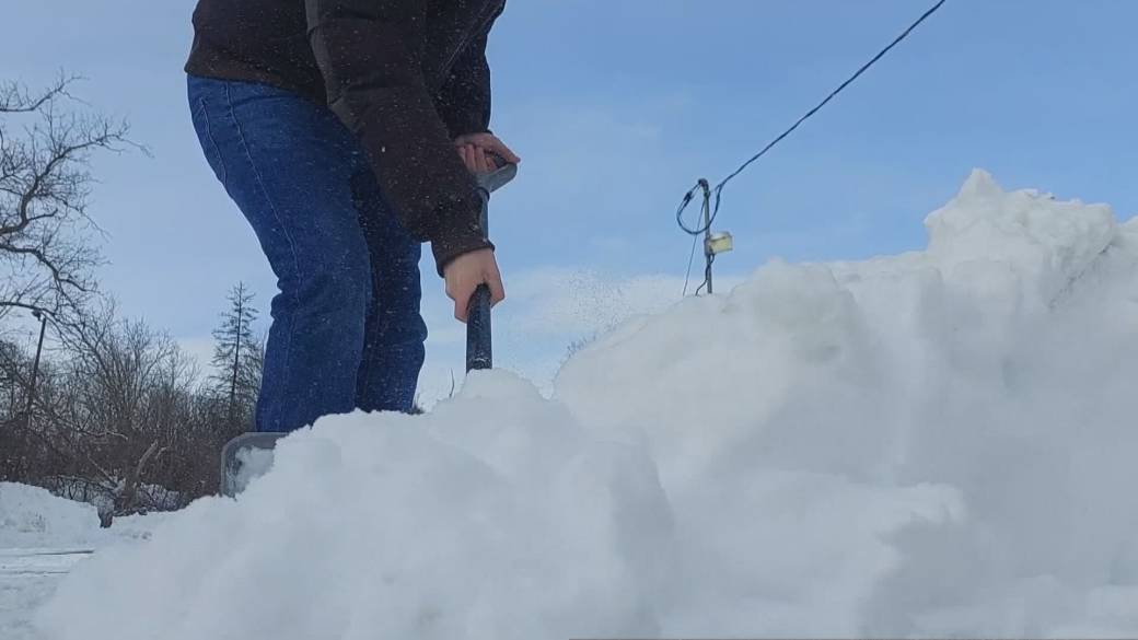 Click to play video: 'Ontario hospital reports spike in heart attacks related to shoveling'