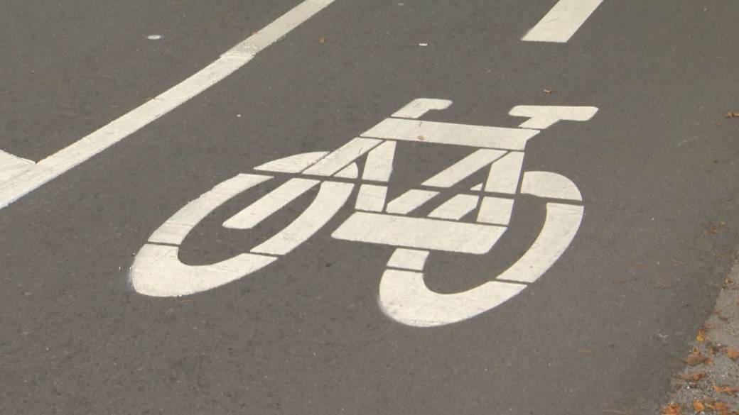 Click to play video: 'City of Toronto proposes new ‘win-win’ bike lane plan'
