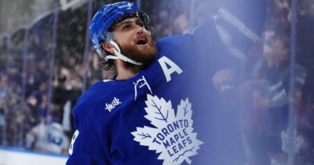 William Nylander apologizes for making obscene gesture during Leafs’ broadcast