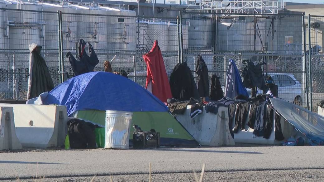 Click to play video: 'Kelowna homeless from other provinces'