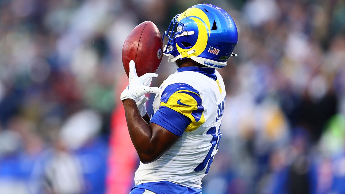 Xavier Smith muffs a punt against the Seahawks