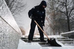 People brace themselves for the winter storm moving across the US, in photos