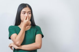 Dear Abby: Our neighbors’ property reeks of pungent mothballs