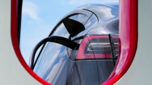 Ottawa commits $84M to install more than 8,000 EV chargers