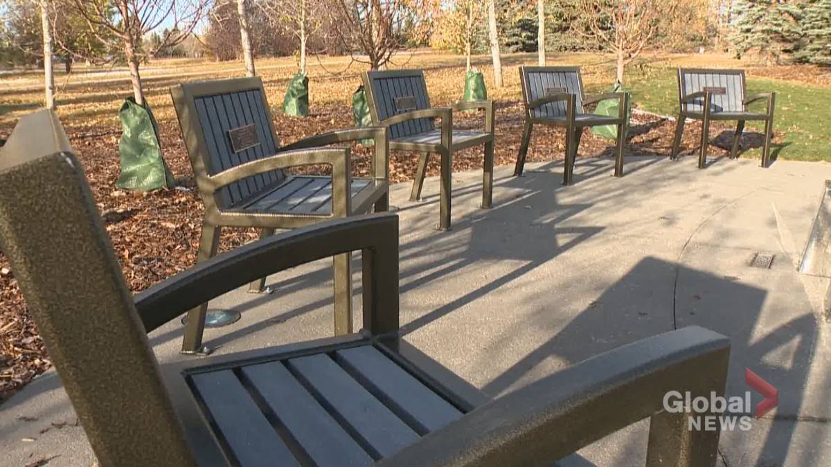 Click to play video: 'Quinterra Legacy Garden unveiled in memory of 5 Calgarians lost in Brentwood tragedy'