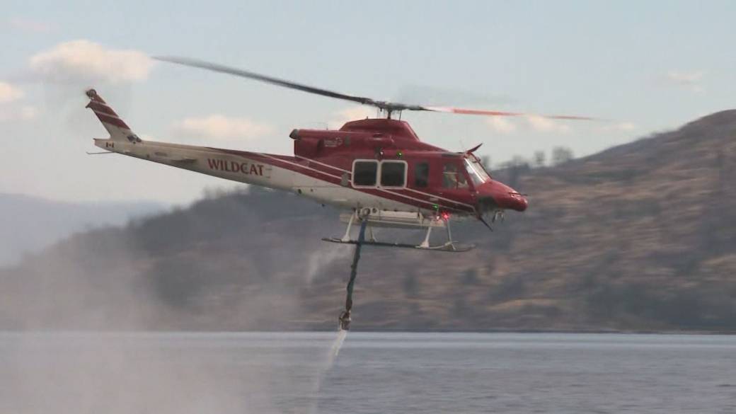 Click to play video: 'Wildfire forces Peachland families to flee their homes'
