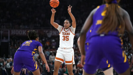 Booker and Crump push No. 4 Texas over No, 5 LSU 77-64 as Longhorns run home win streak to 39