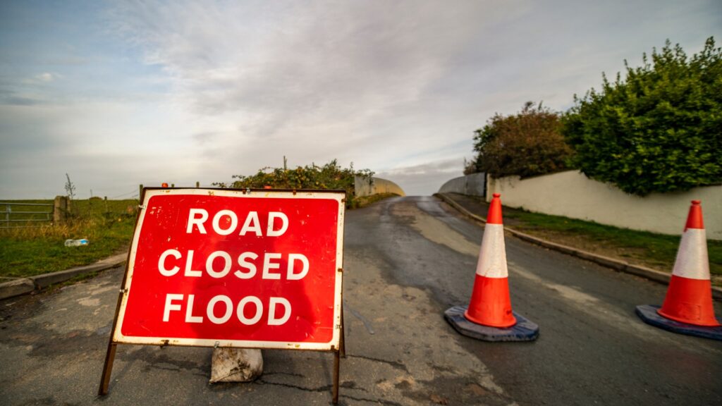 Major motorway CLOSED after serious crash between 2 cars