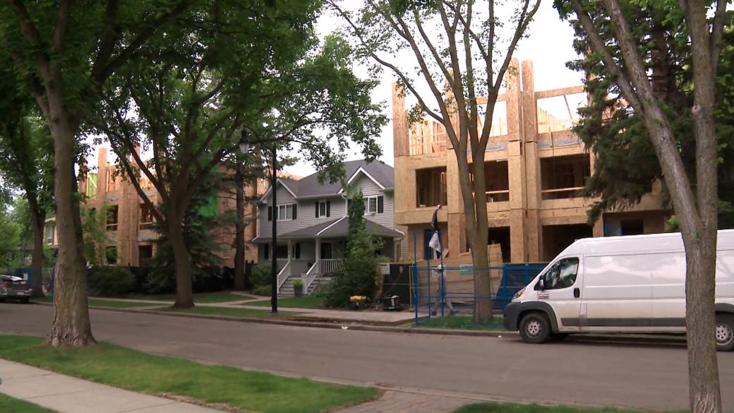Click to play video: 'Mixed reaction to Edmonton city council zoning bylaw changes'