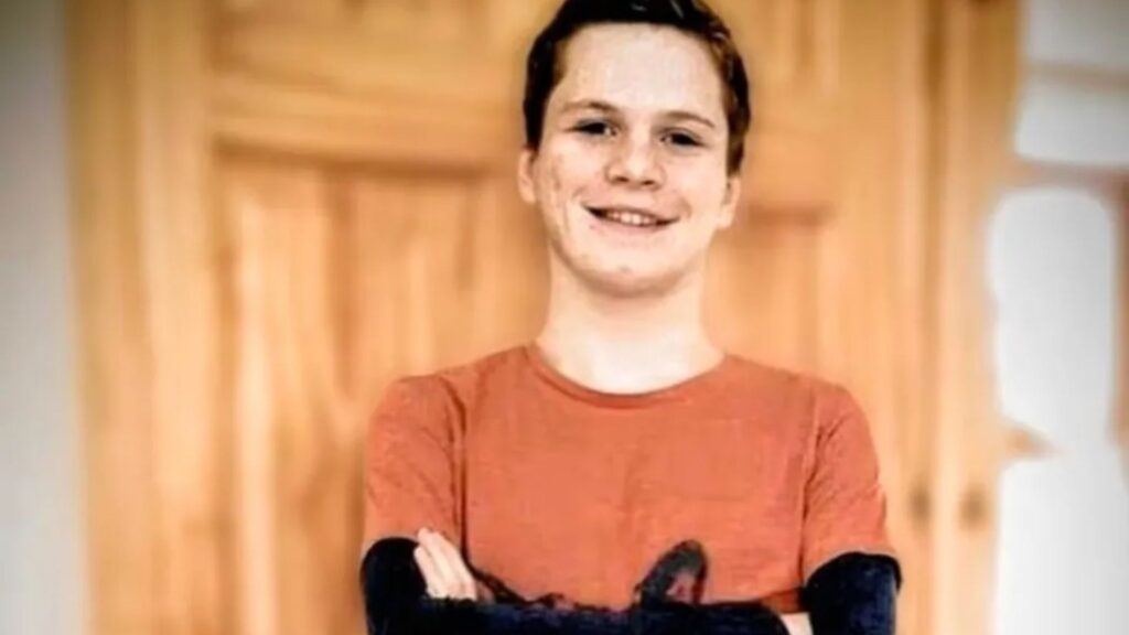 Man, 23, plunged to his death when looking to see if his pizza had arrived