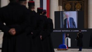 France bids farewell to reformist former Prime Minister Lionel Jospin