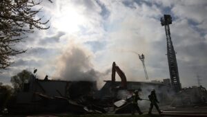 Hundreds evacuated as fire rips through German nightclub