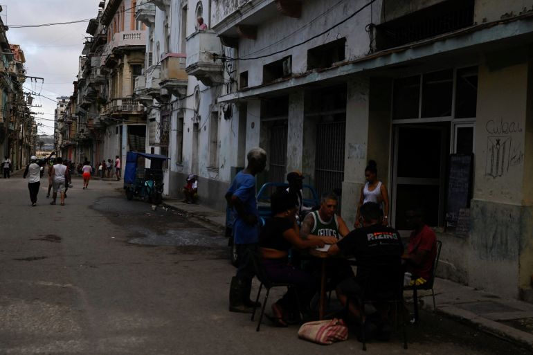 People play dominoes on the street during a mass blackout across most of the country, in Havana, Cuba March 4, 2026. REUTERS/Norlys Perez