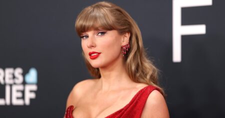 Taylor Swift’s Exact Kendra Scott Necklace Just Quietly Went on Sale — And It’s on Amazon