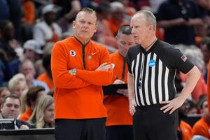 Illinois knocks off Iowa to reach Final Four after buzzer malfunction delay