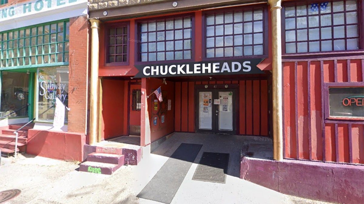 Chuckleheads comedy club in Arizona