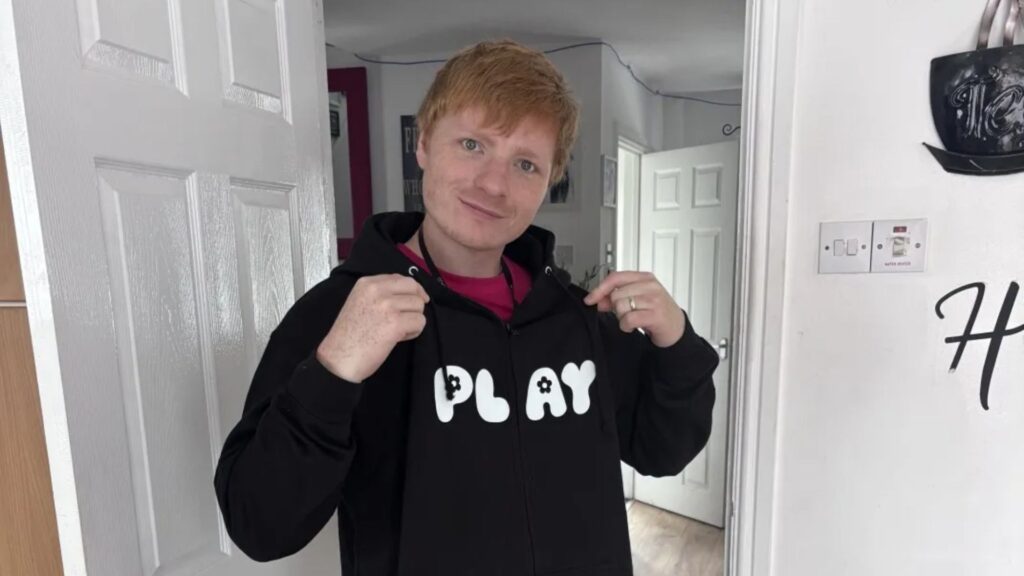 I look just like Brit pop star – going outside is hell with fans mobbing me