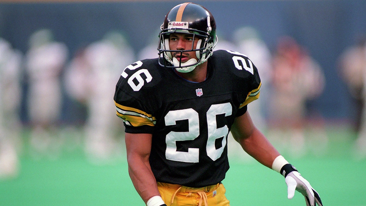 Rod Woodson looks on