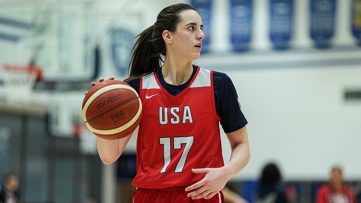 Caitlin Clark on the court