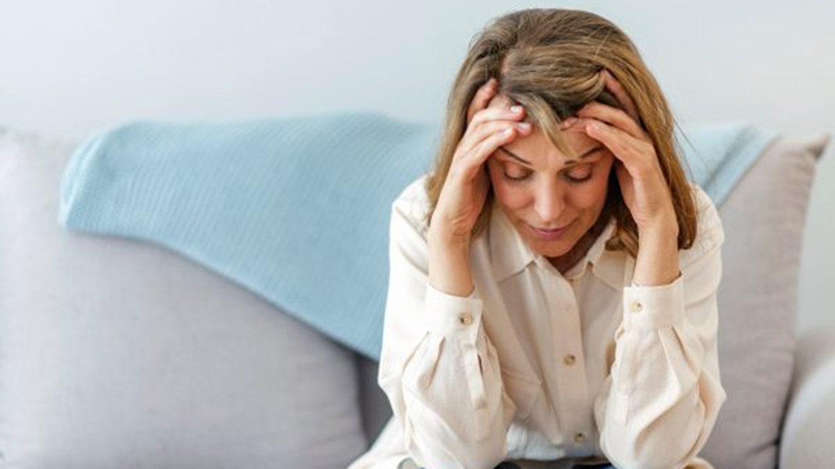 woman with dementia confused