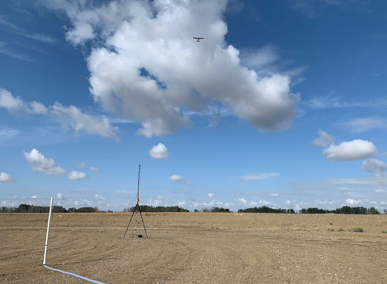 Clouds over a LiDAR radar in a sand field