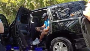 Deputies shatter Tiger Woods’ back windshield after he requests to keep prized possession, bodycam shows