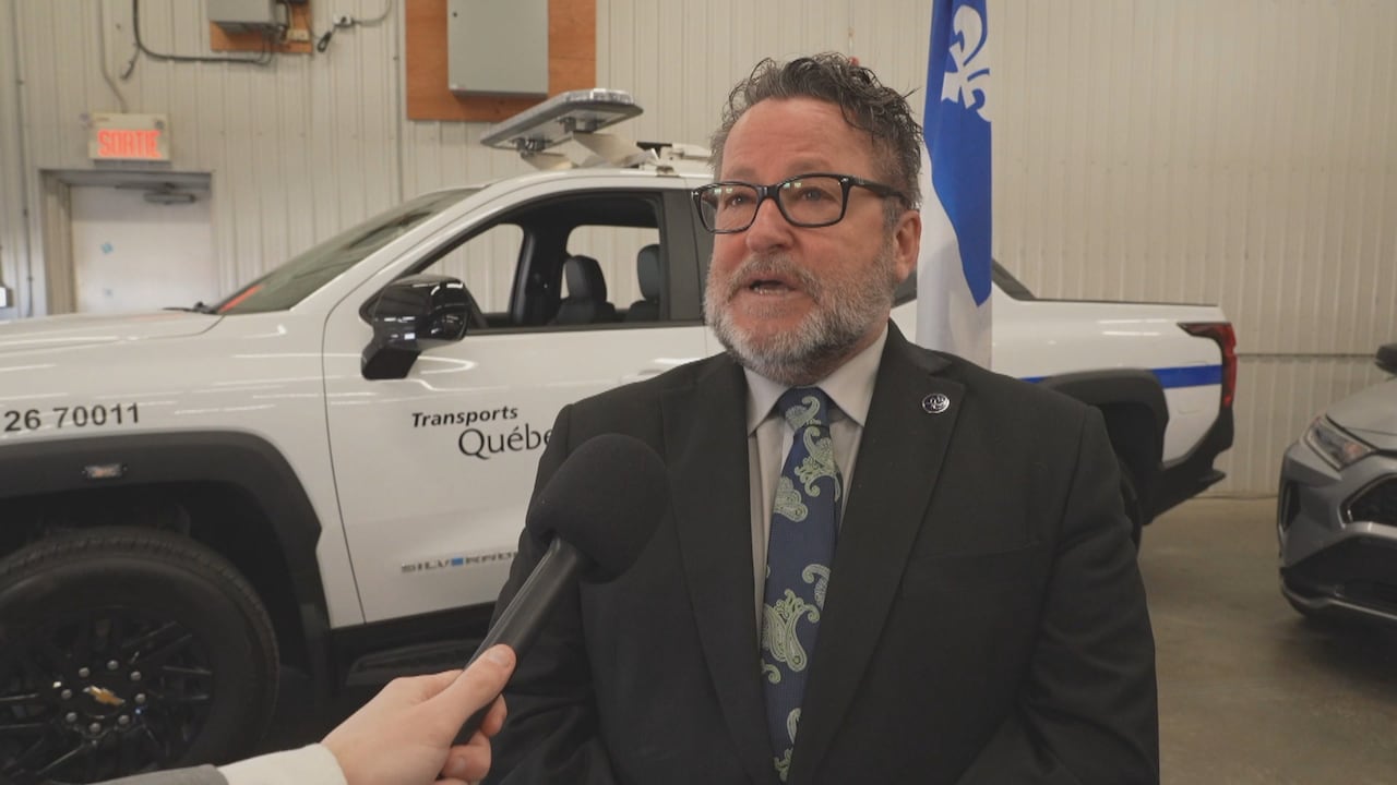 the agriculture minister speaking into a microphone