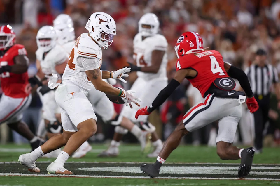 Nov 15, 2025; Athens, Georgia, USA; Texas Longhorns tight end Jordan Washington (84) drops a pass in the first half against the Georgia Bulldogs at Sanford Stadium. Mandatory Credit: Brett Davis-Imagn Images