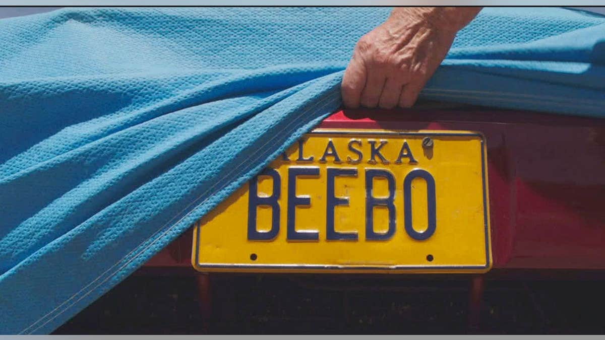 A hand display Richard 