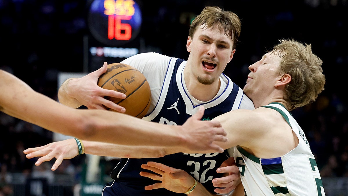 Cooper Flagg drives to basket