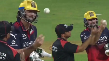 Drama at Wankhede! RCB star Tim David refuses to return ball; umpire annoyed – WATCH