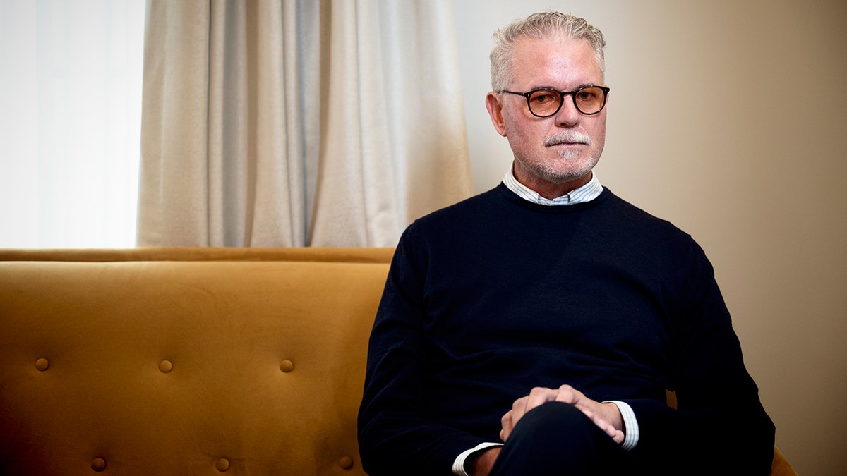 eric dane sits on couch