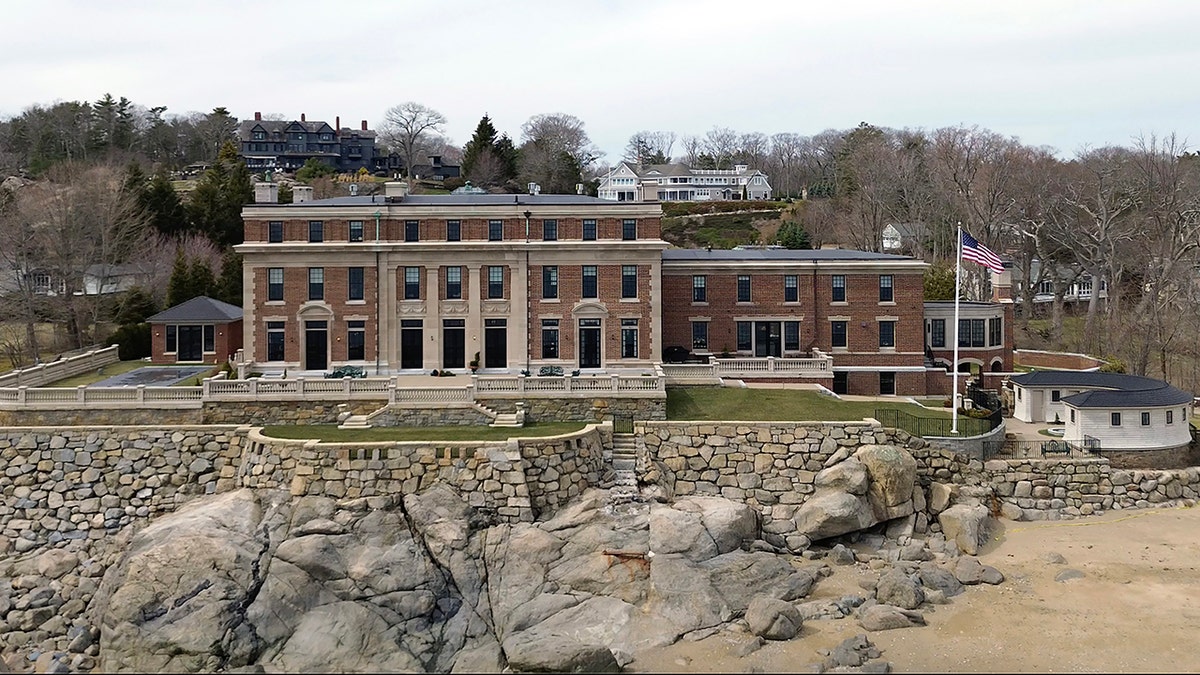 A Massachusetts mansion