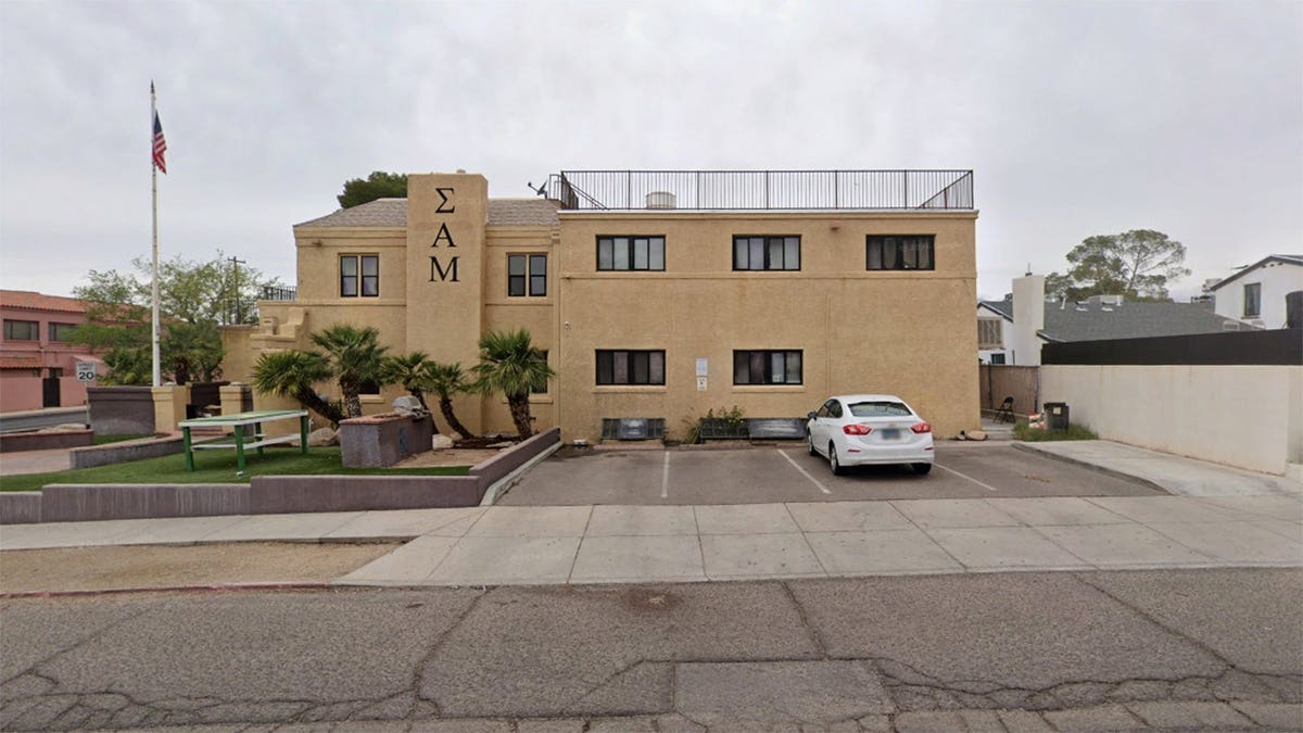 University of Arizona Sigma Alpha Mu fraternity house exterior