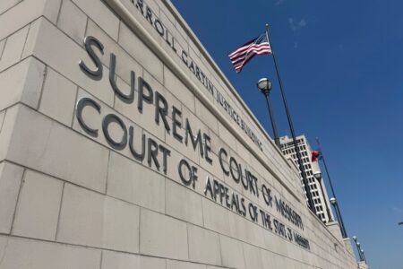 Mississippi governor calls session to redraw judicial districts