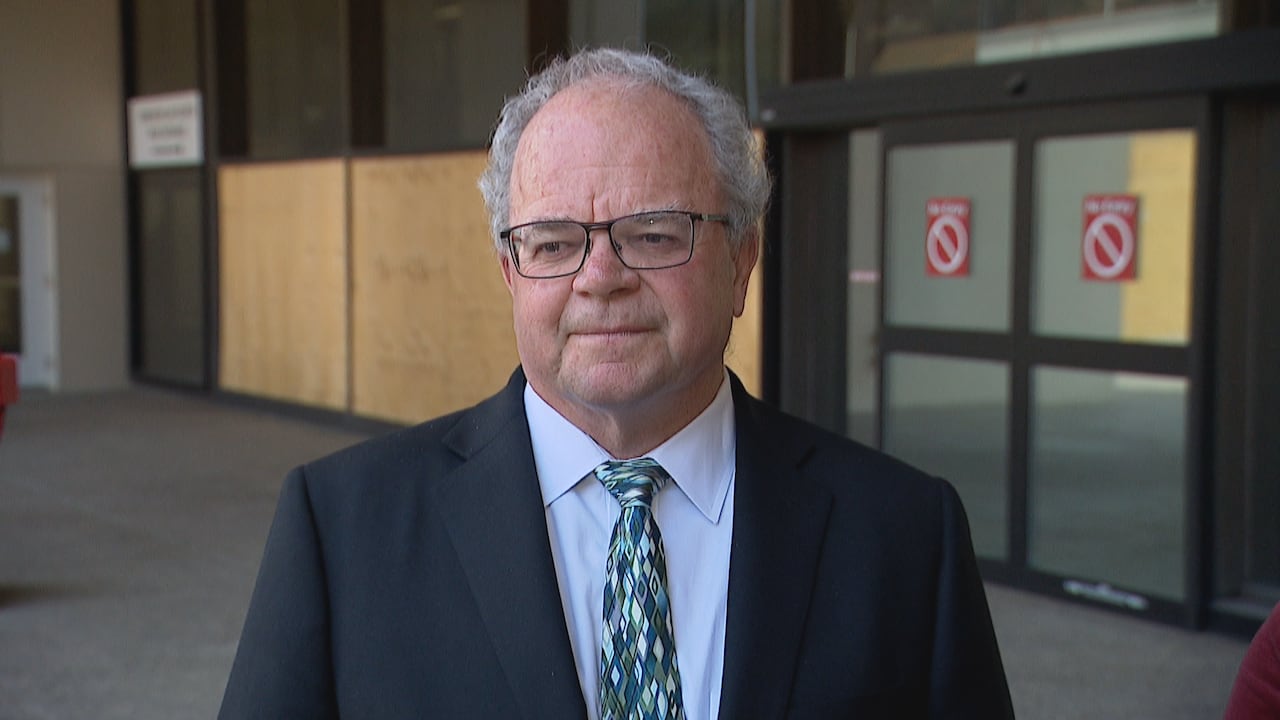 A man stands outside a courthouse.