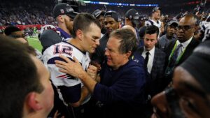 Tom Brady cracks jokes about ‘cranky’ Bill Belichick, Jets, Eli Manning in motivational commencement speech