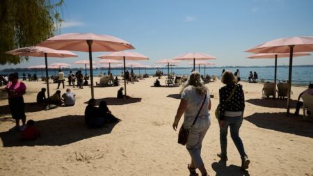 Heat warning continues for parts of the GTA: Environment Canada
