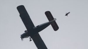 Skydiver dies after midair collision with another jumper during group jump in Washington state