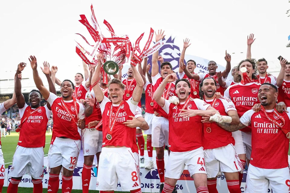 Martin Odegaard lifts the Premier League trophy (Getty)