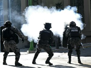 Explosions heard as mining groups stage antigovernment protest in Bolivia