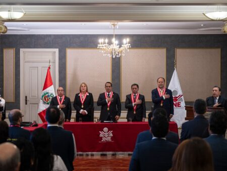 Peruvian authorities confirm Fujimori and Sanchez advance to runoff