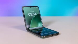 Motorola Razr Plus 2026 Review: It Doesn’t Feel Very ‘Plus’ to Me