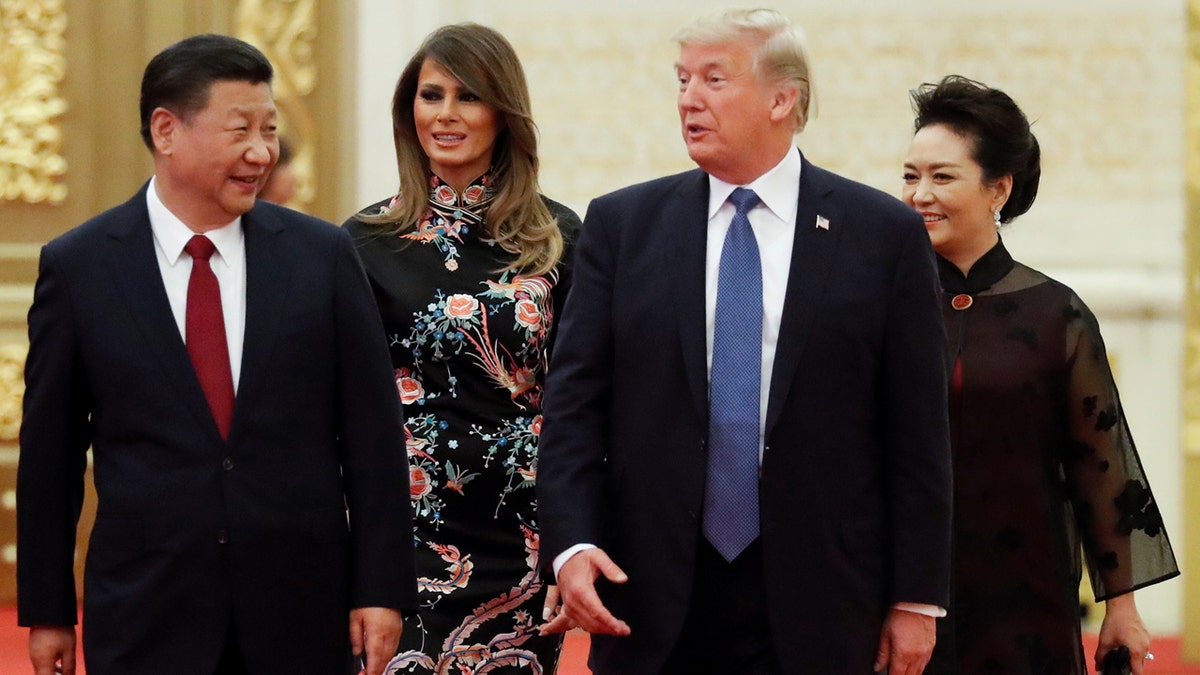 U.S. President Donald Trump and first lady Melania arrive for the state dinner with China's President Xi Jinping and China's first lady Peng Liyuan at the Great Hall of the People in Beijing, China, November 9, 2017. REUTERS/Jonathan Ernst - RC1DEB132E70
