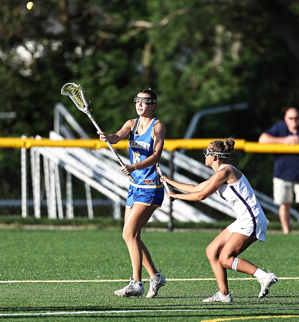 Mariemont's Demaree Vianello (16) passes the ball during their OHSAA tournament game Wednesday, June 3, 2026.