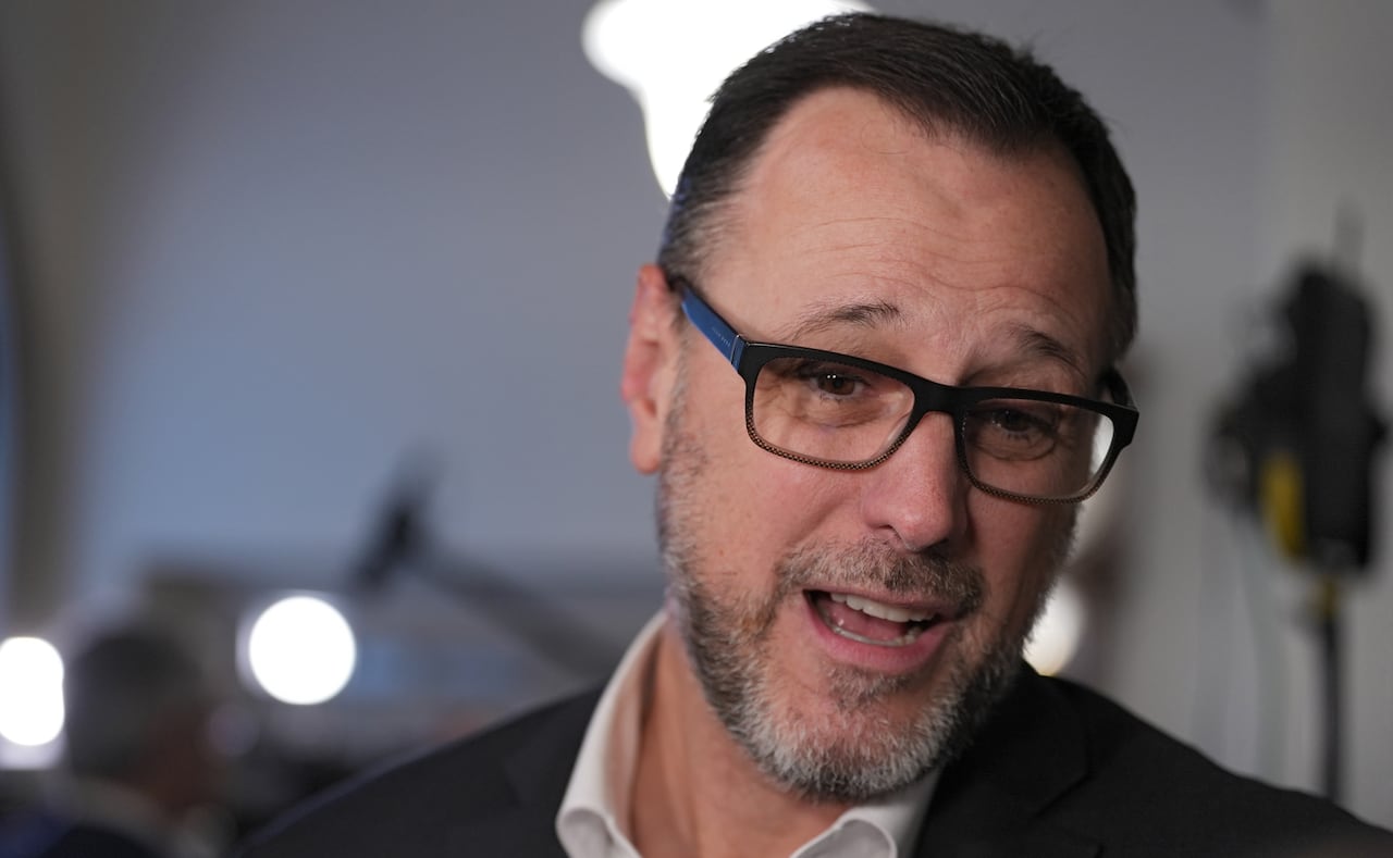 Close up of Jean-François Roberge speaking to the press.