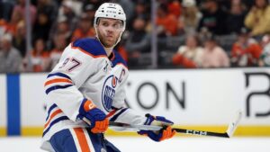 Oilers’ superstar captain Connor McDavid wins 5th Ted Lindsay Award, tying Gretzky
