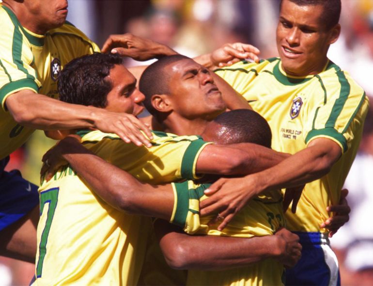 Cesar Sampaio celebrates with his Brazil teammates